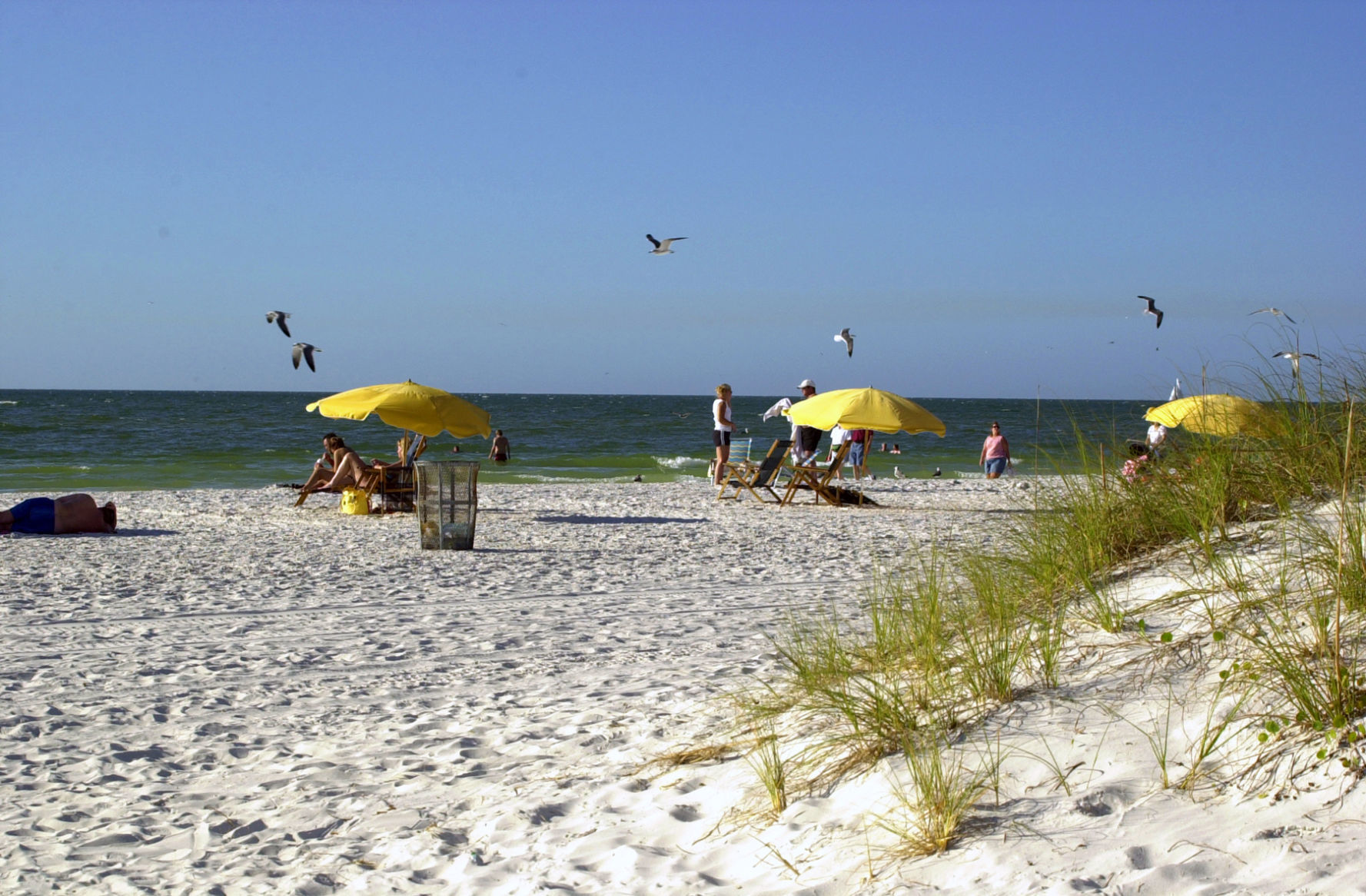 Pinellas County closing public beaches and beach parking